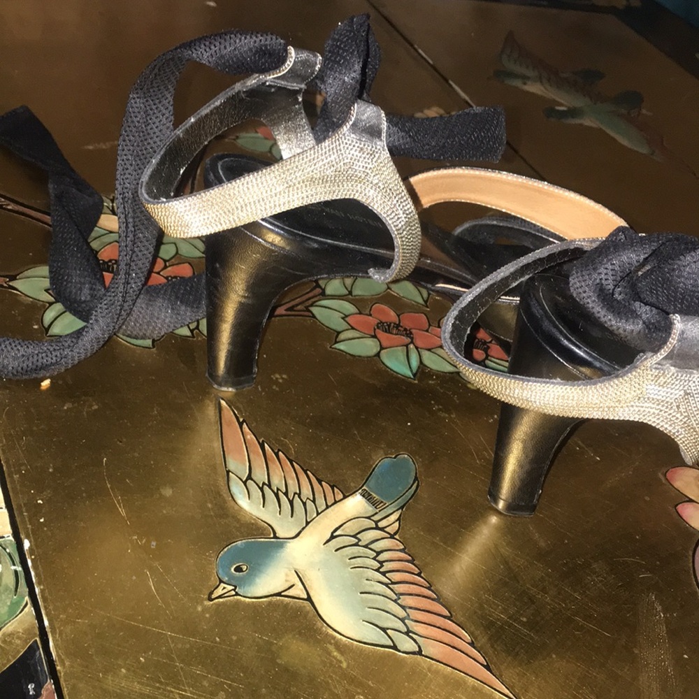 Shoes - Picture 6 of 7